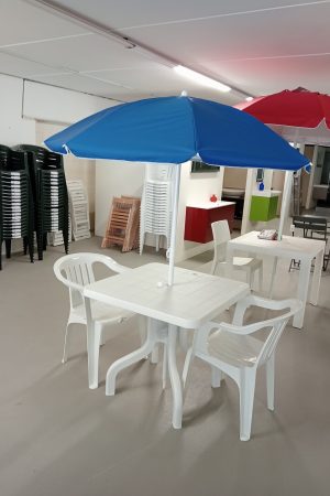 tavolo con ombrellone